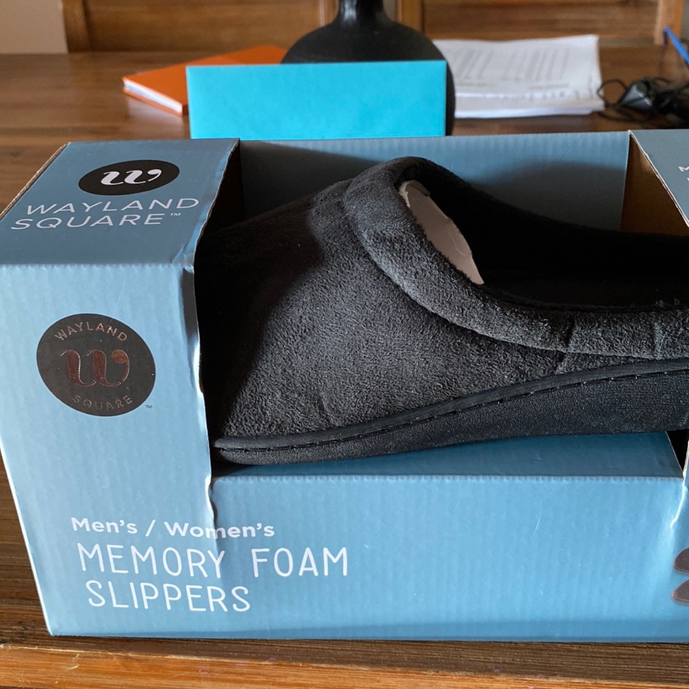 Wayland Square memory foam slippers size M mens 8-9 women’s 9-10